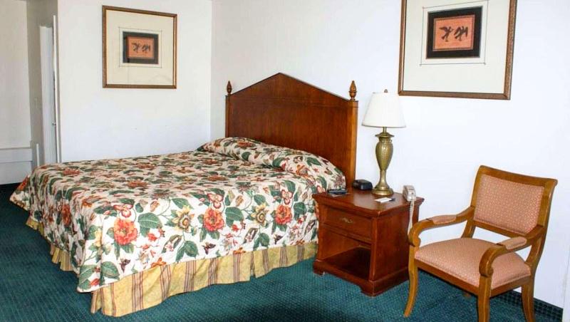 Hwy.Express Inn & Suites image