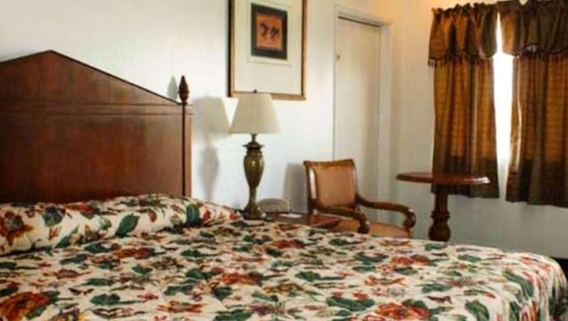 Hwy.Express Inn & Suites image