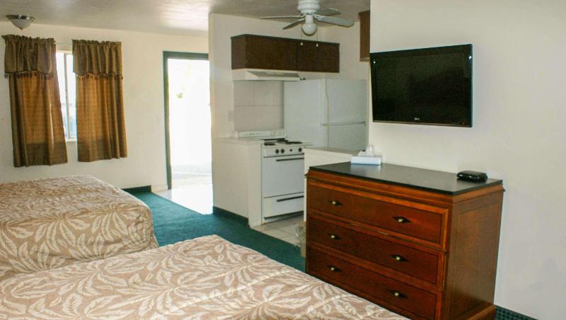 Hwy.Express Inn & Suites image
