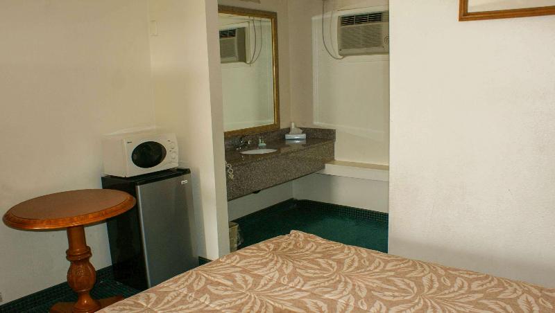 Hwy.Express Inn & Suites image