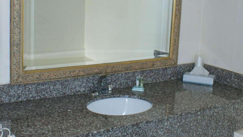 Hwy.Express Inn & Suites image
