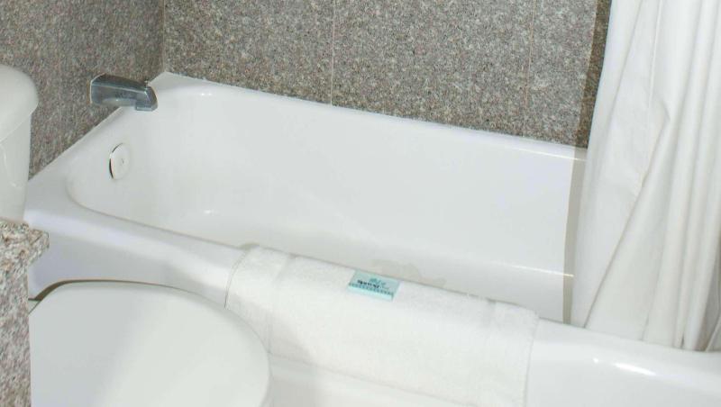 Hwy.Express Inn & Suites image