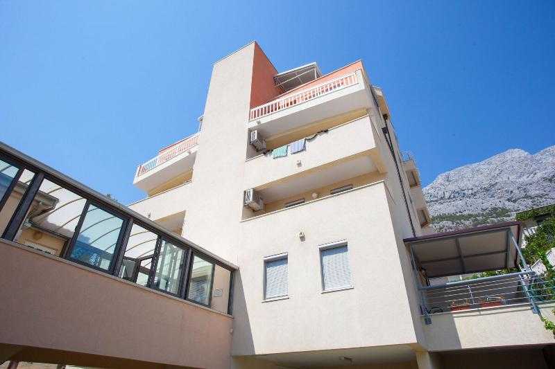 Putnik Apartments image