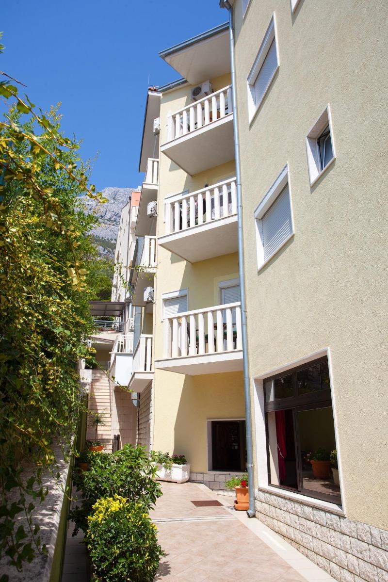 Putnik Apartments image