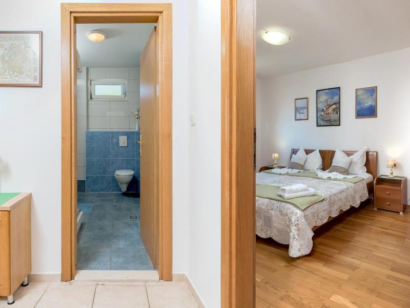 Putnik Apartments image