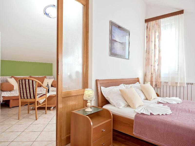 Putnik Apartments image