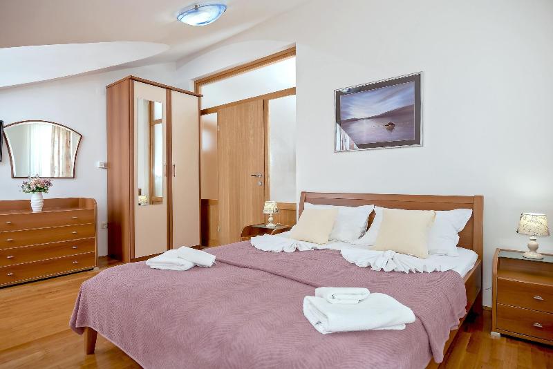 Putnik Apartments image