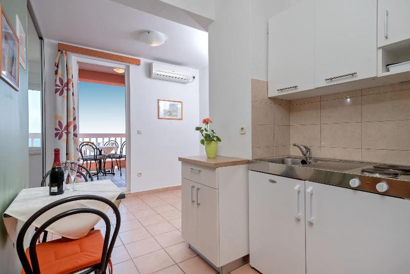 Putnik Apartments image