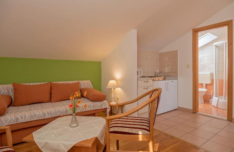 Putnik Apartments image