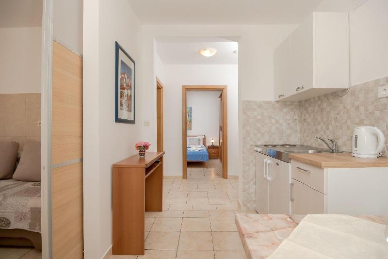 Putnik Apartments image