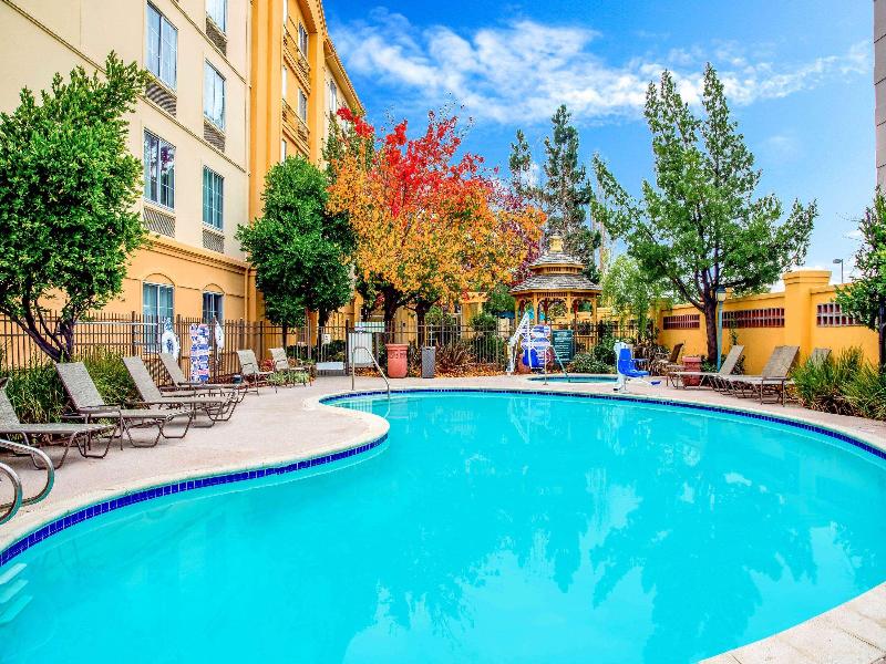 La Quinta Inn & Suites Fremont Silicon Valley image