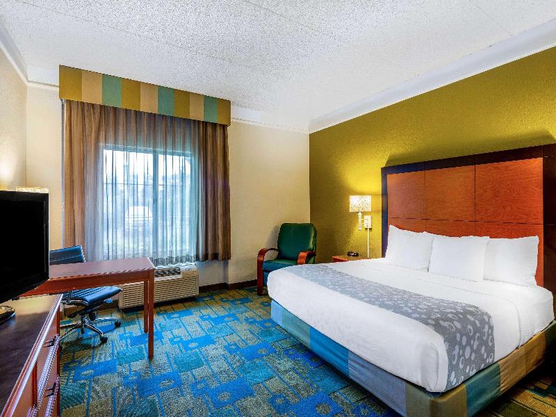 La Quinta Inn & Suites Fremont Silicon Valley image