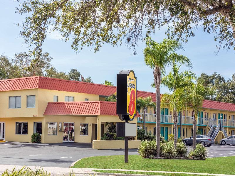 Super 8 by Wyndham Sarasota Near Siesta Key image