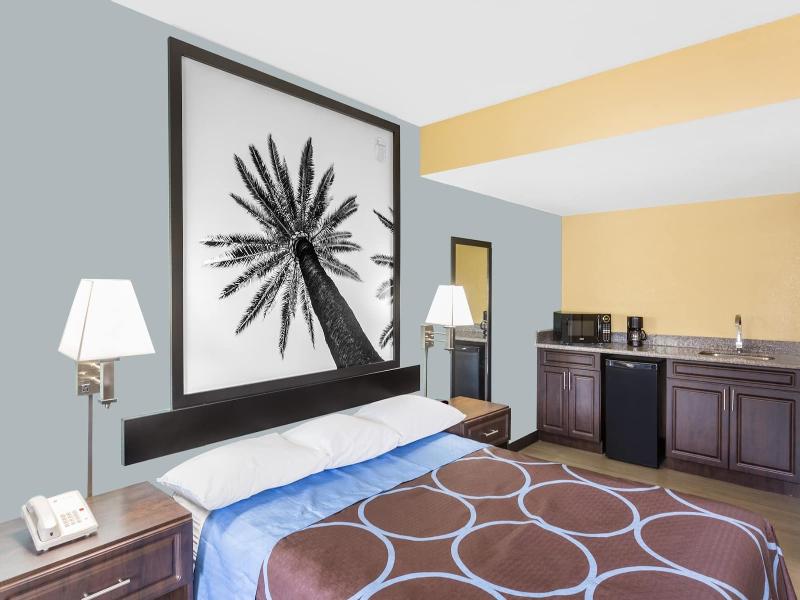 Super 8 by Wyndham Sarasota Near Siesta Key image