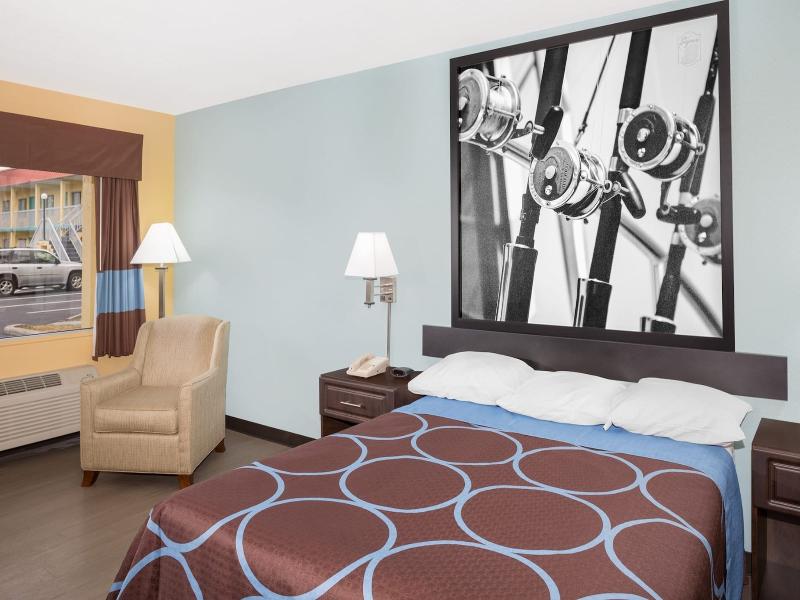 Super 8 by Wyndham Sarasota Near Siesta Key image