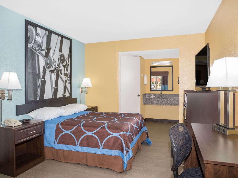 Super 8 by Wyndham Sarasota Near Siesta Key image