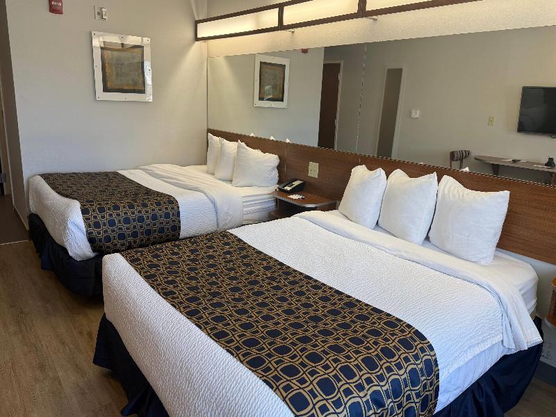 Microtel Inn & Suites By Wyndham Dickson City/Scr image