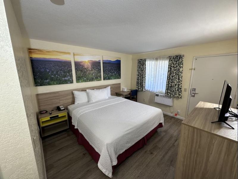 Days Inn by Wyndham San Marcos image
