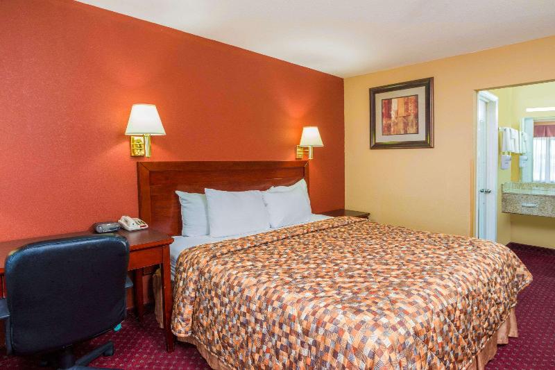 Days Inn by Wyndham St Robert Waynesville image