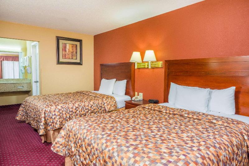 Days Inn by Wyndham St Robert Waynesville image