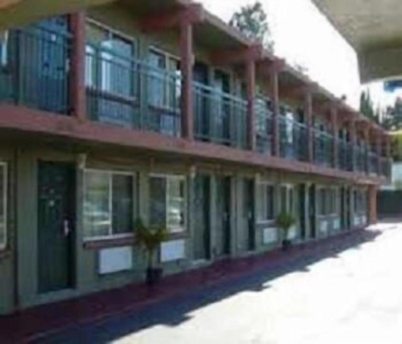 Sequoia Inn - Image 2