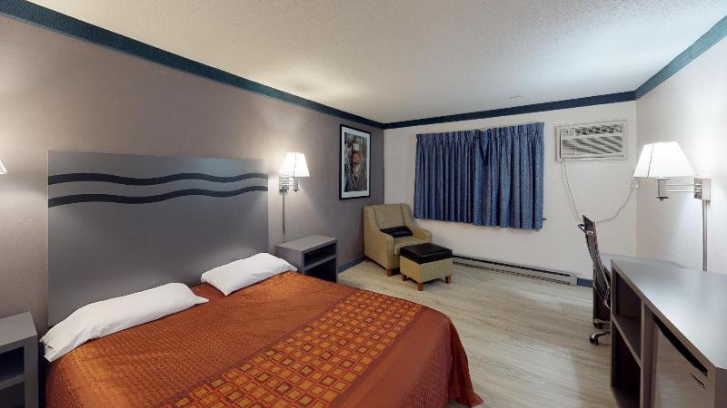 Waconia Inn & Suites