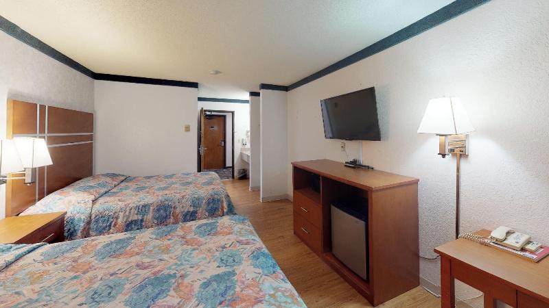 Waconia Inn & Suites