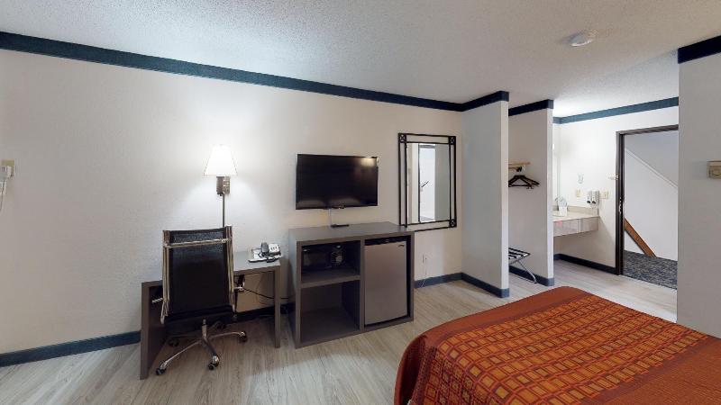 Waconia Inn & Suites