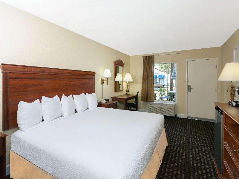 Days Inn By Wyndham Port Charlotte image