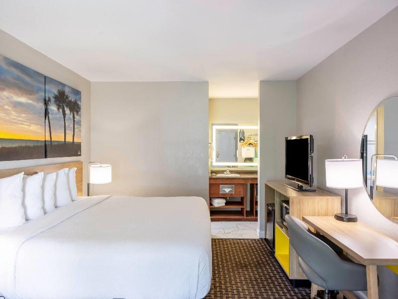 Days Inn By Wyndham Port Charlotte image