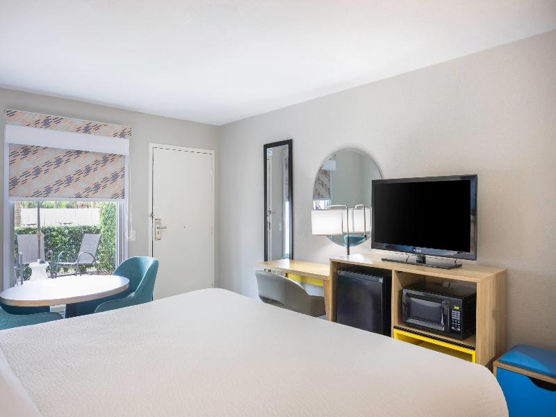 Days Inn By Wyndham Port Charlotte image