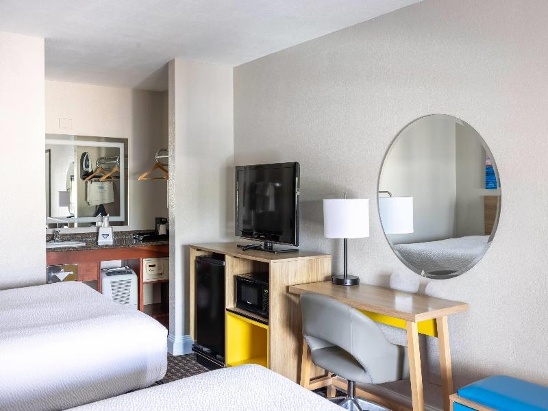 Days Inn By Wyndham Port Charlotte image
