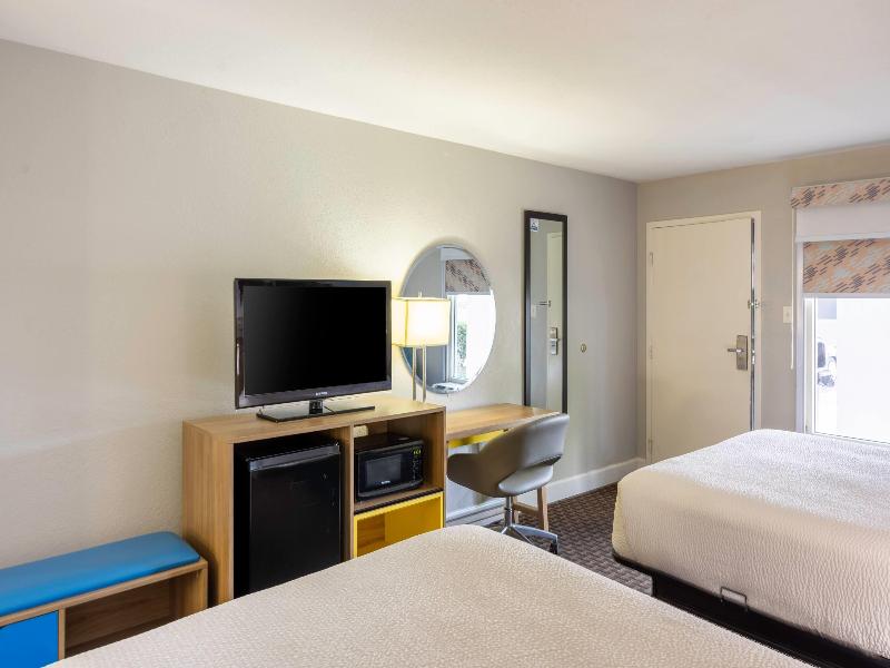Days Inn By Wyndham Port Charlotte image