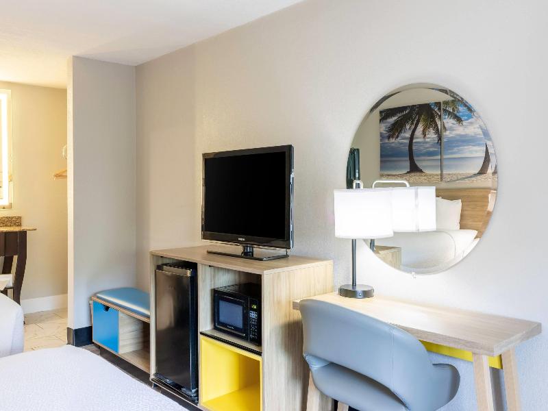Days Inn By Wyndham Port Charlotte image