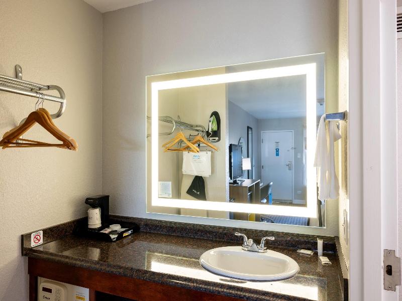 Days Inn By Wyndham Port Charlotte image