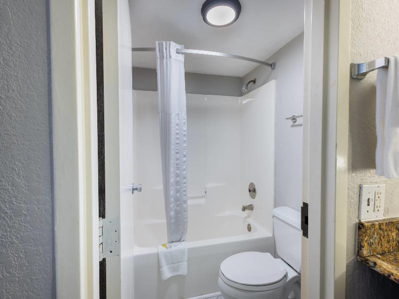 Days Inn By Wyndham Port Charlotte image