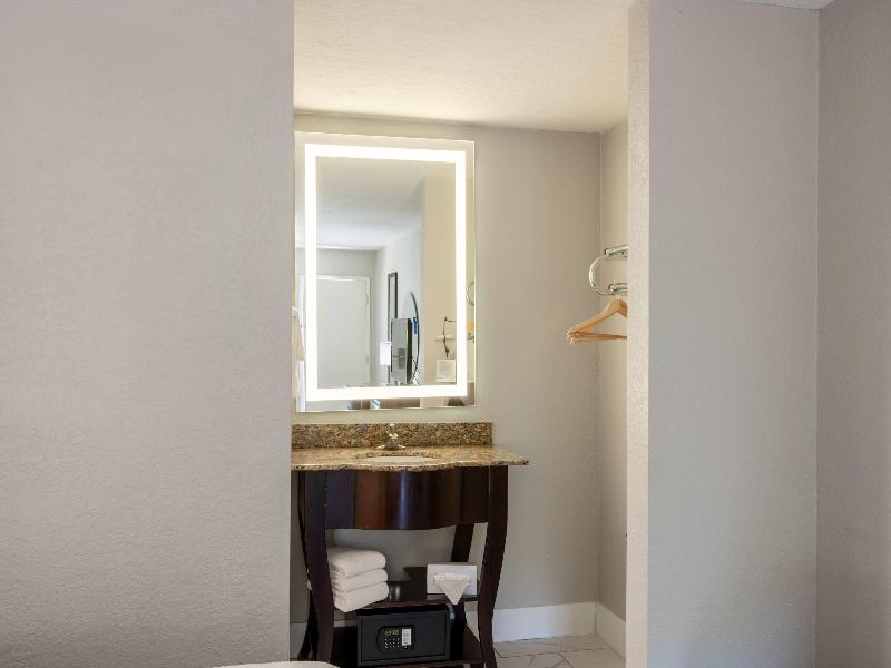 Days Inn By Wyndham Port Charlotte image