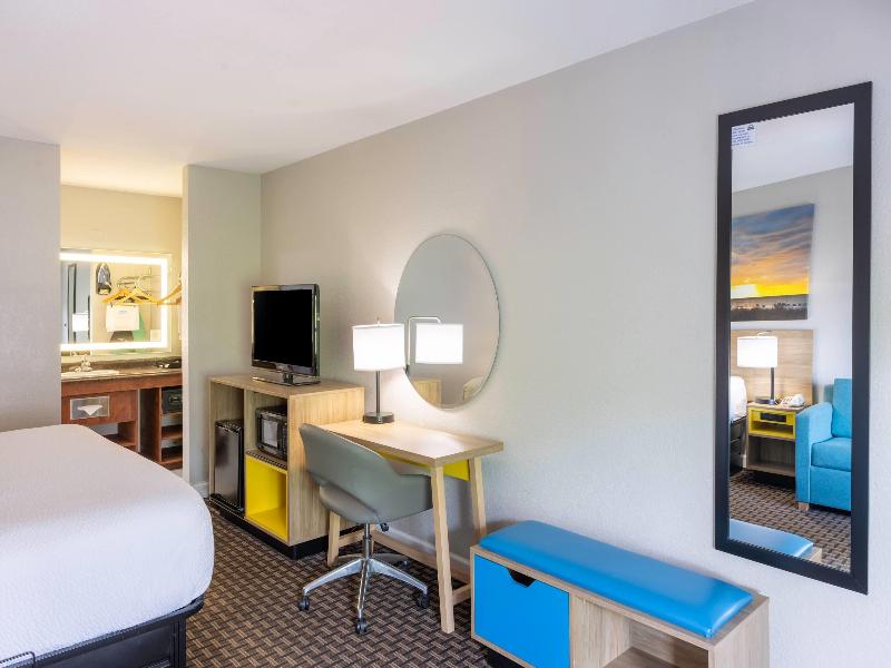 Days Inn By Wyndham Port Charlotte image