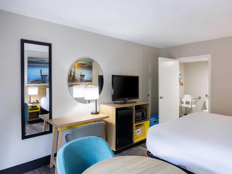 Days Inn By Wyndham Port Charlotte image