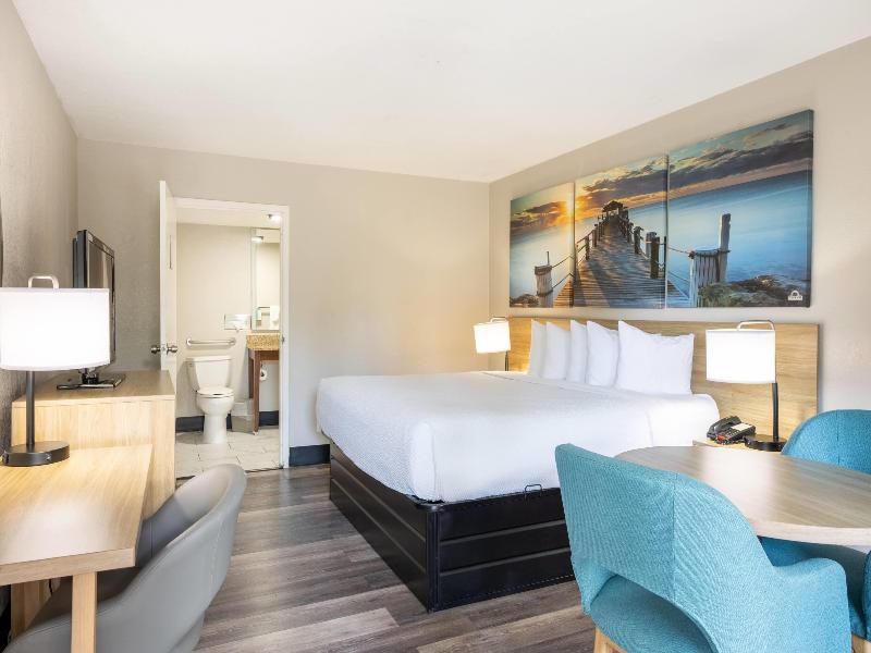 Days Inn By Wyndham Port Charlotte image