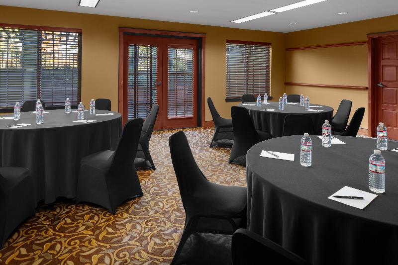 Larkspur Landing Extended Stay Suites Bellevue image