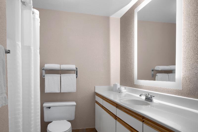 Larkspur Landing Extended Stay Suites Bellevue image