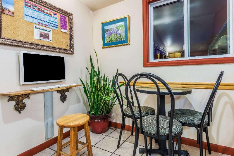 Super 8 by Wyndham Salida image