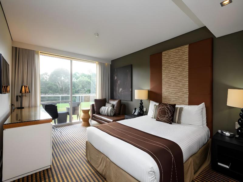 Lakeside Hotel & Conference Centre image