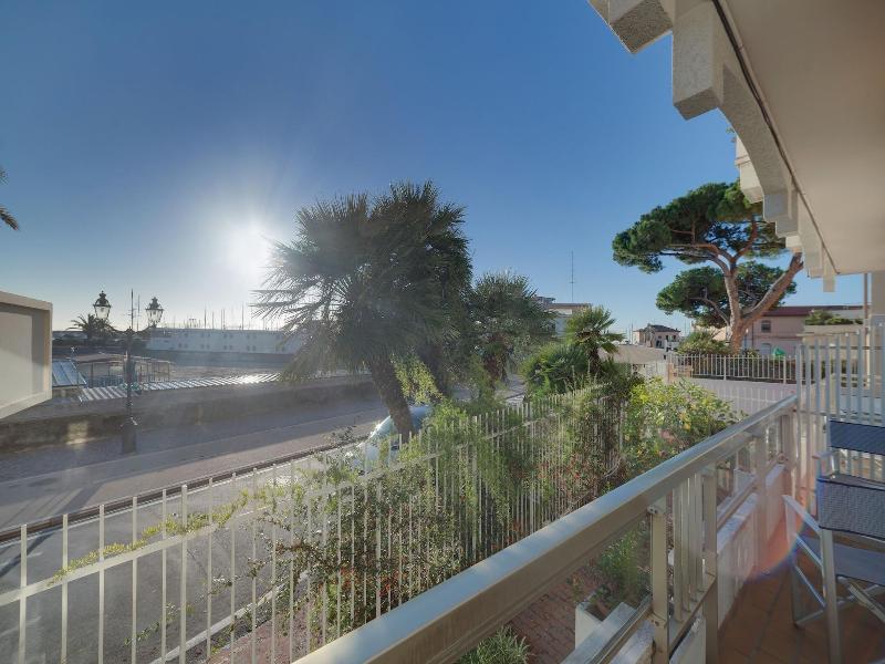 Residence Dei Due Porti image