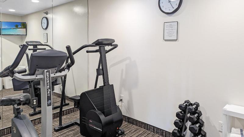 Estherville Hot​​el & Suites image