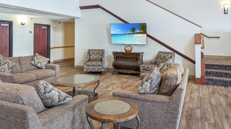 Estherville Hot​​el & Suites image