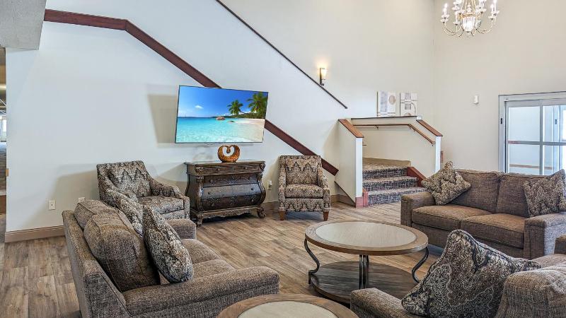 Estherville Hot​​el & Suites image