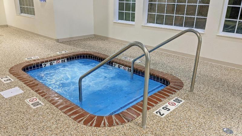 Estherville Hot​​el & Suites image