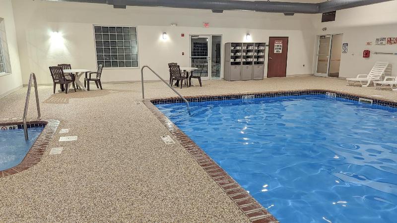 Estherville Hot​​el & Suites image
